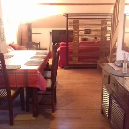סנט פייר דה שארטרוז Appartement En Loft 50M2 Dans Maison Avec Chambre En Mezzanine Et Canapes Lits Dans Salon מראה חיצוני תמונה