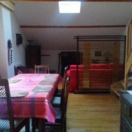 סנט פייר דה שארטרוז Appartement En Loft 50M2 Dans Maison Avec Chambre En Mezzanine Et Canapes Lits Dans Salon מראה חיצוני תמונה