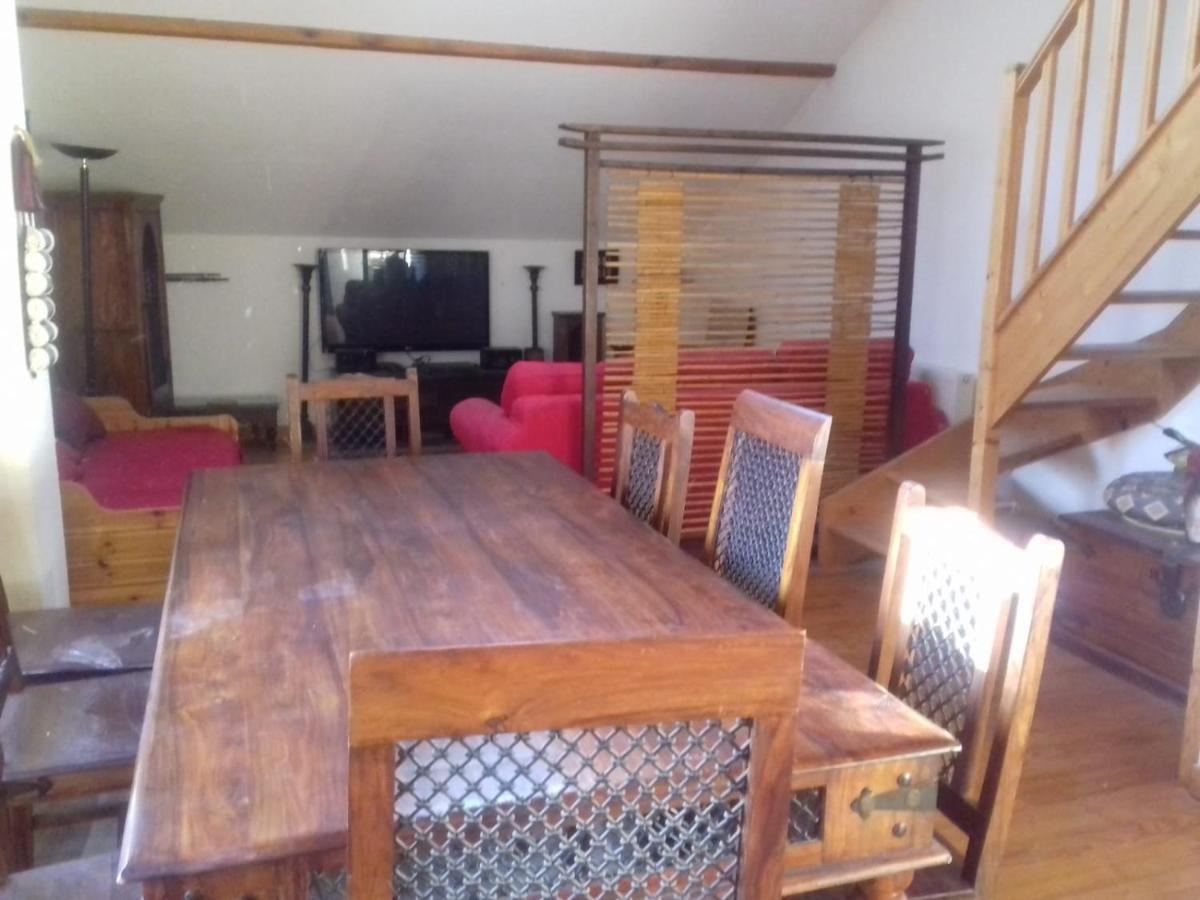 סנט פייר דה שארטרוז Appartement En Loft 50M2 Dans Maison Avec Chambre En Mezzanine Et Canapes Lits Dans Salon מראה חיצוני תמונה